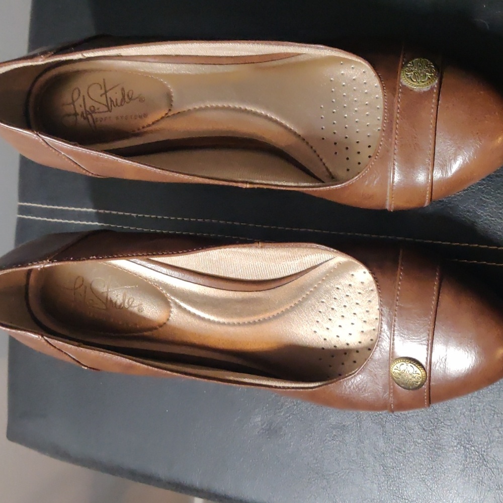 9.5 Brown Life Stride Heels Like New